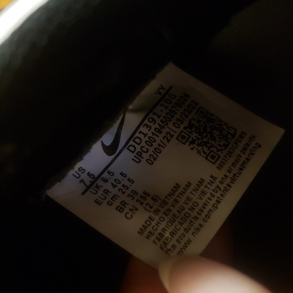 Nike Panda Retro Low Dunks - Picture 5 of 6